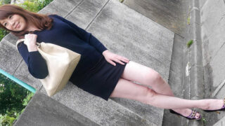 Pacopacomama 060525_100 – A beautiful mature woman with beautiful legs and a miniskirt gets picked up and creampied twice!