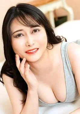 CR-083126-001 I tried flashing my rock-hard cock at a mixed-race actress with a beautiful, big