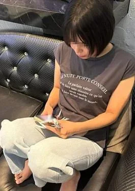 FC2PPV-4962233 Individual shooting A squirting married woman in a cafe, trying to make a living