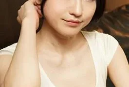 1P-022424-001 Bra-less nipples that gradually stand out with sweat Do you want to see it,