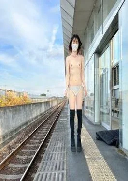 FC2PPV-4235504 The State Of Exposure Training Teaching! A Station Platform, A Naked Coat On A
